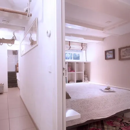 Bed & Breakfast Cozy Canal *