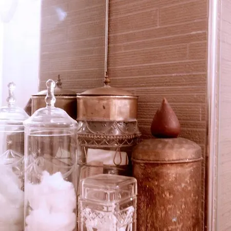Cozy Canal Couette-café