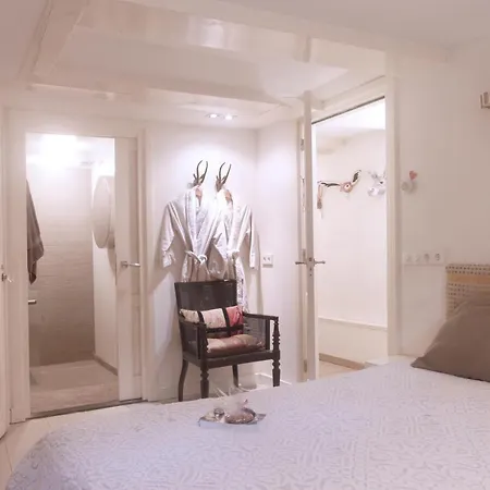 Cozy Canal Amsterdam